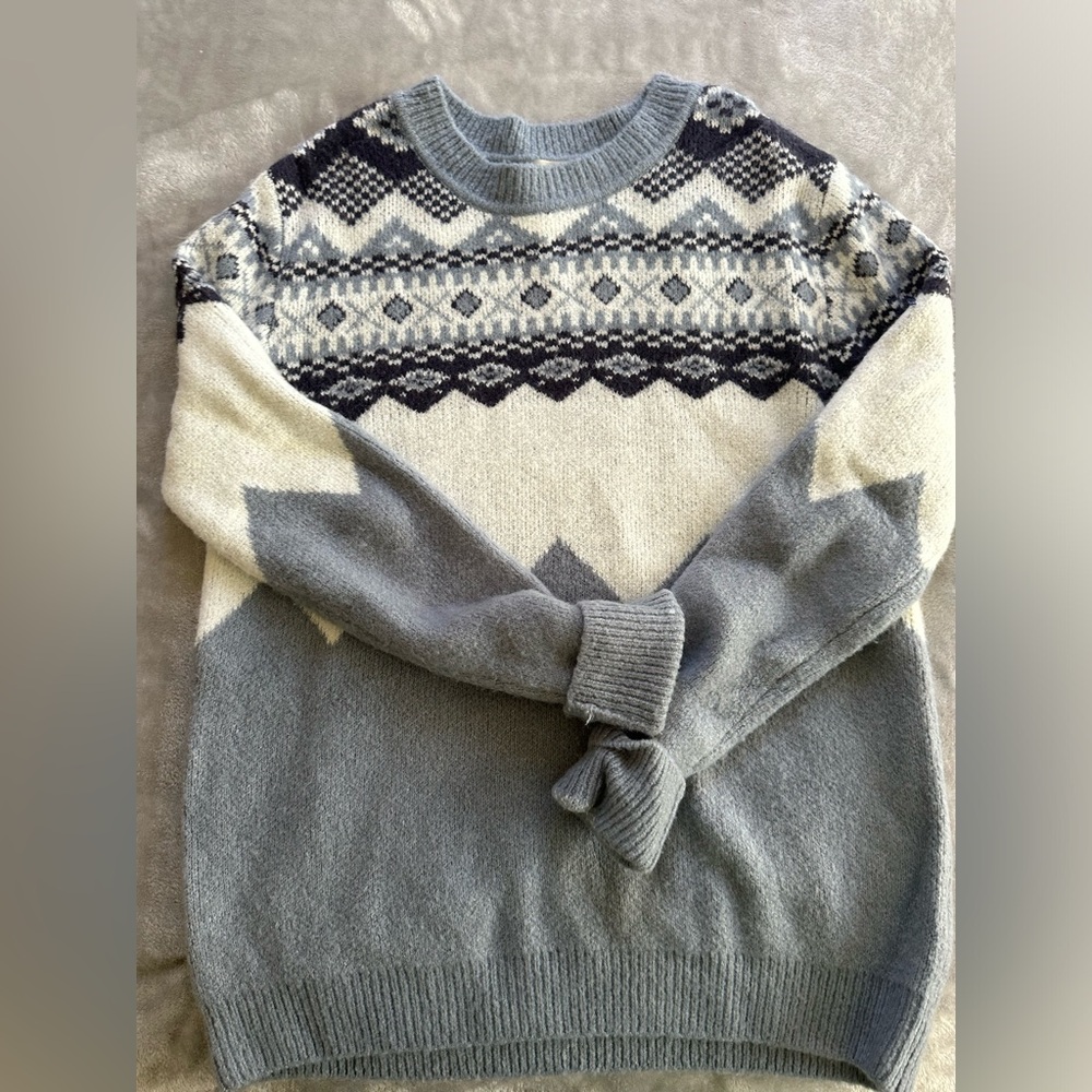 Men's Blue and White Patterned Sweater